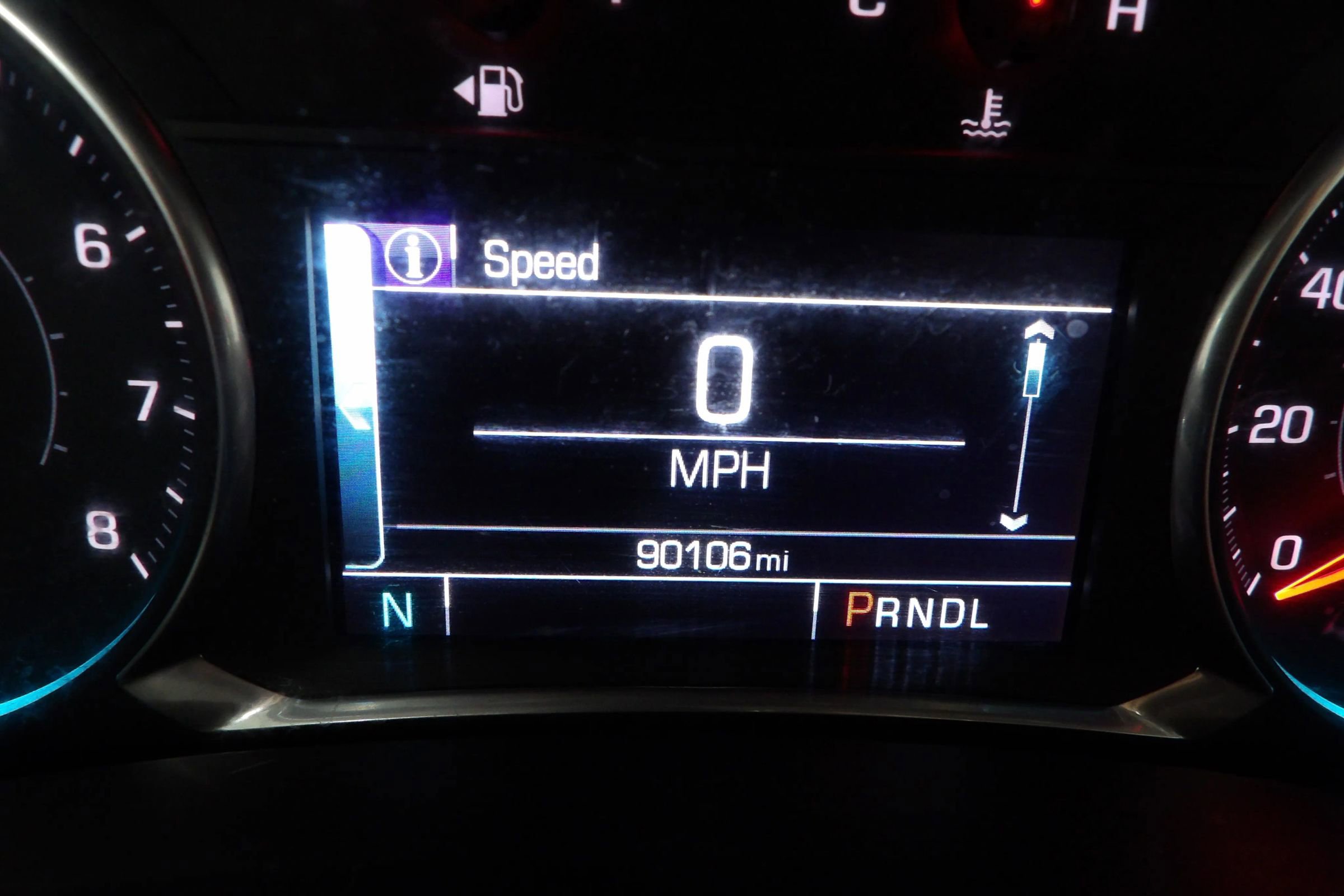 Used 2018 Chevrolet Equinox LT w/ Sun & Infotainment Package FWD image 17