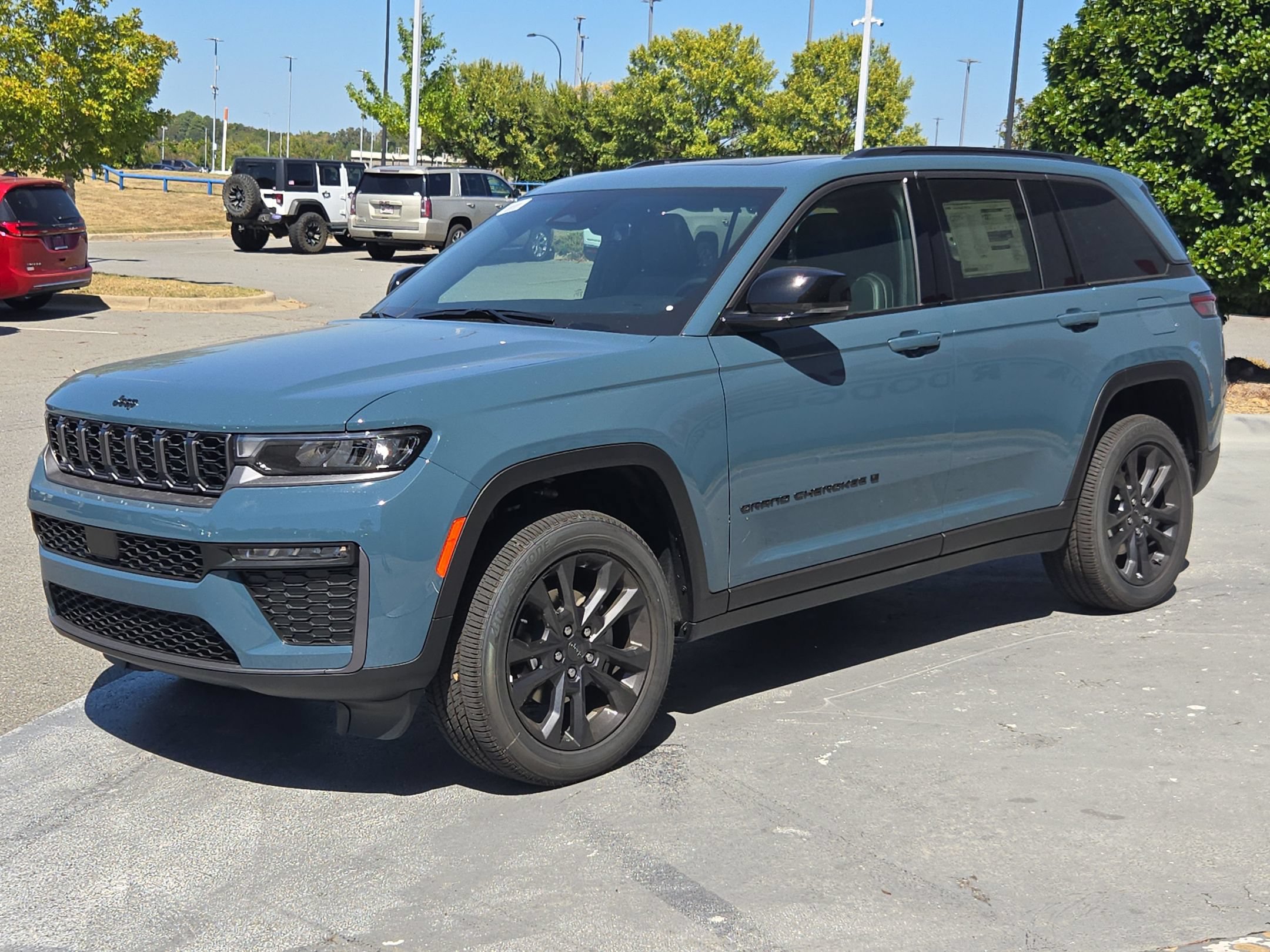 New 2027 Jeep Grand Cherokee Limited AWD/4WD image 3