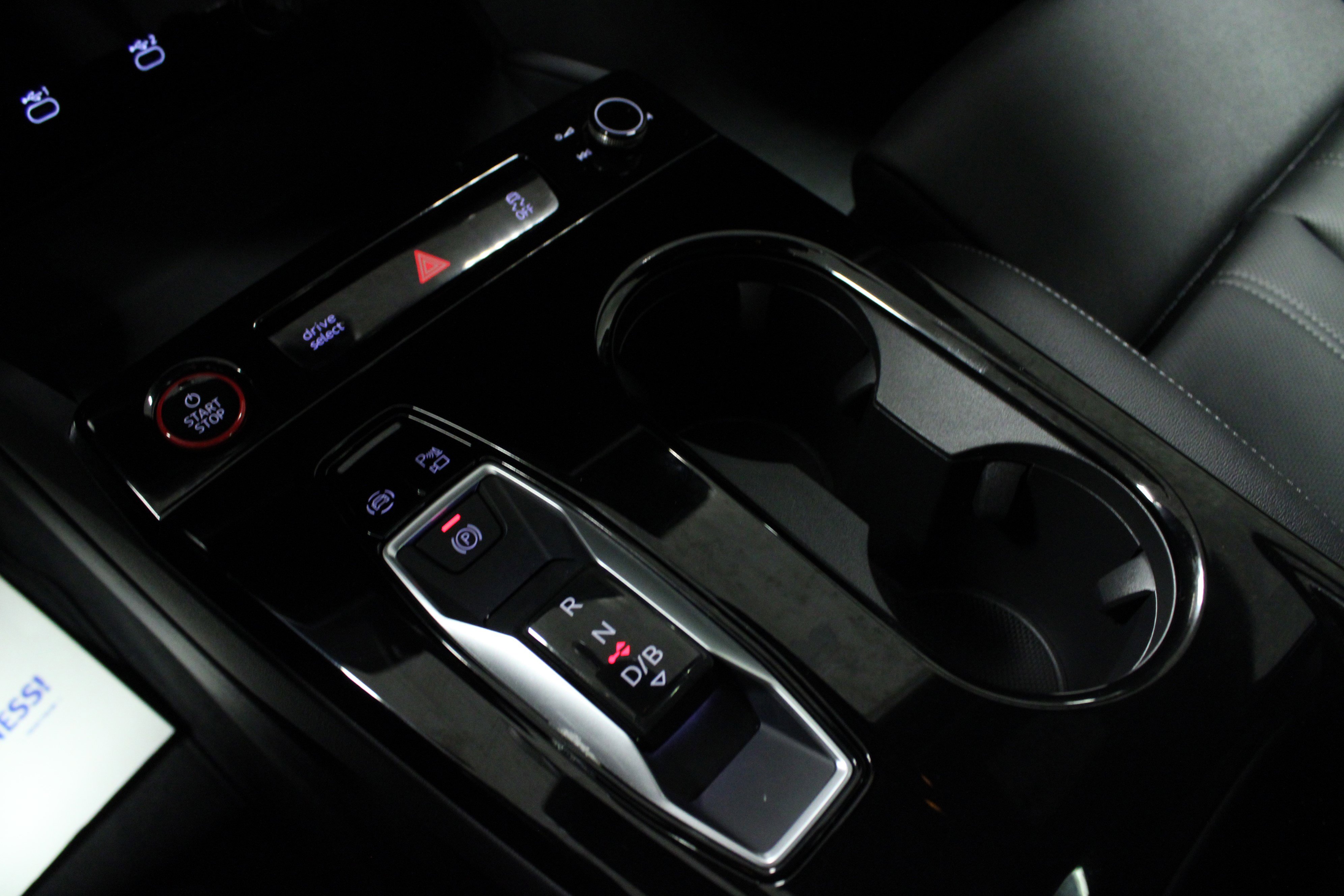 Used 2025 Audi SQ6 e-tron Prestige w/ 21" Black Optic Wheel Package AWD/4WD image 23