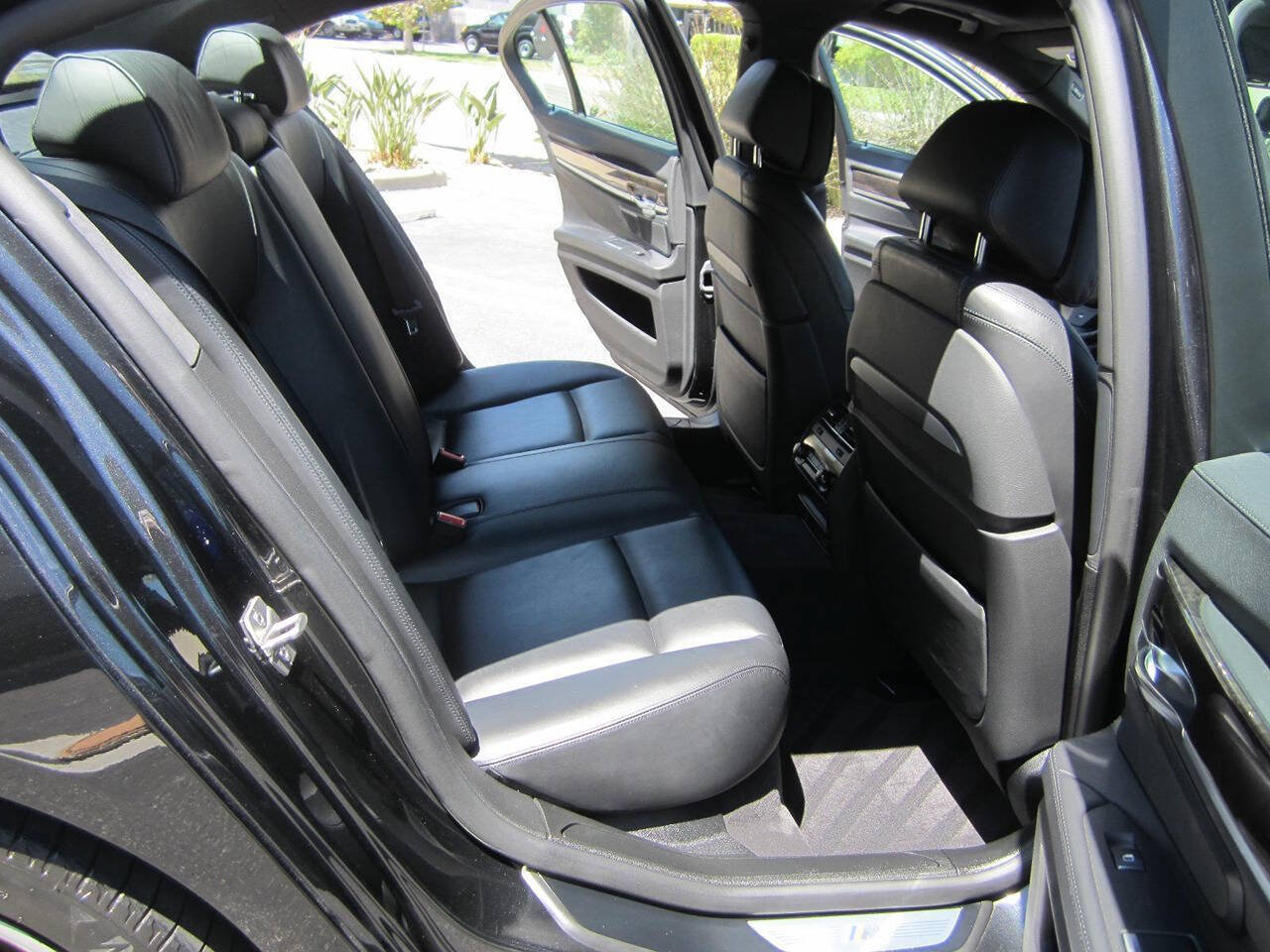 Used 2013 BMW 750i RWD image 17
