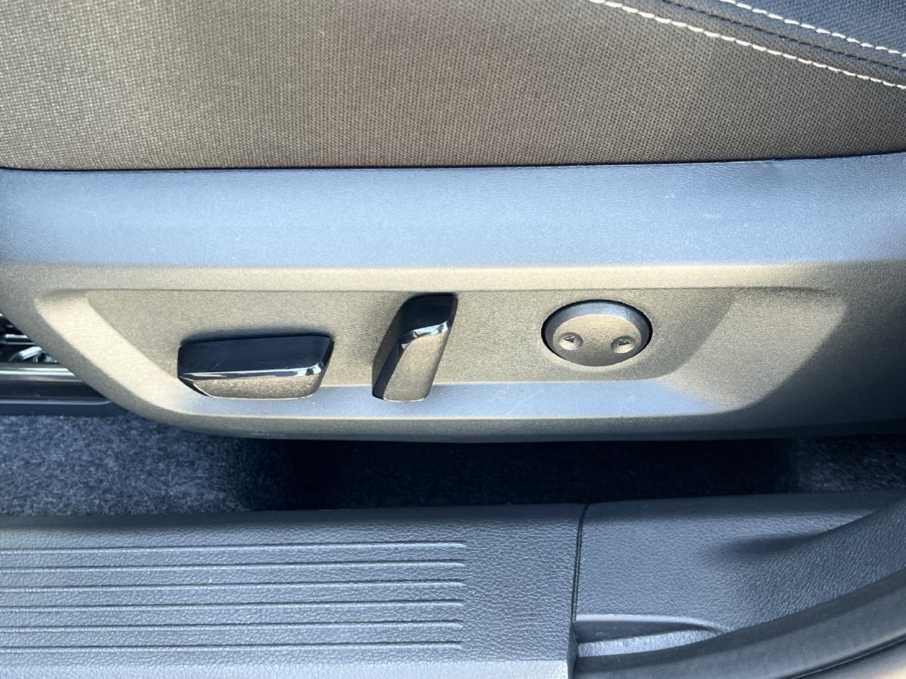 Used 2026 Nissan Rogue SV FWD image 8