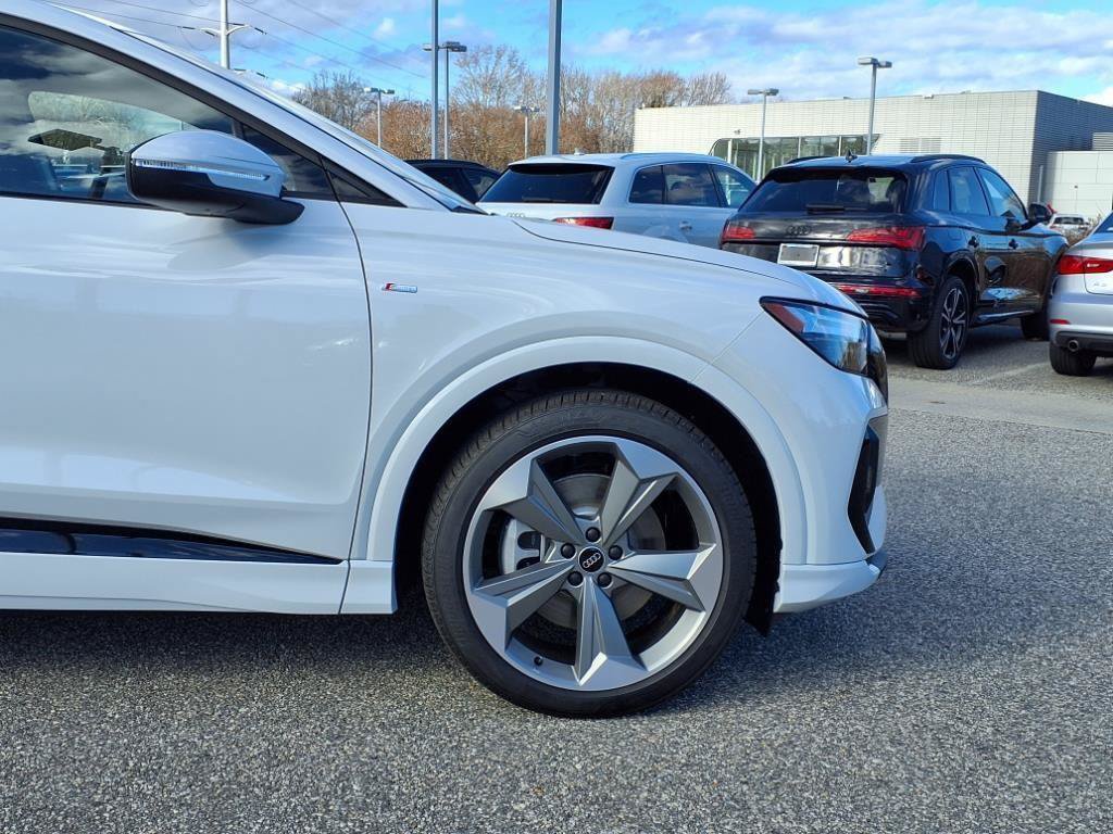 New 2025 Audi Q4 e-tron Premium Plus AWD/4WD image 6