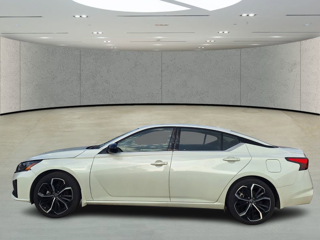 Certified 2025 Nissan Altima 2.5 SR image 2