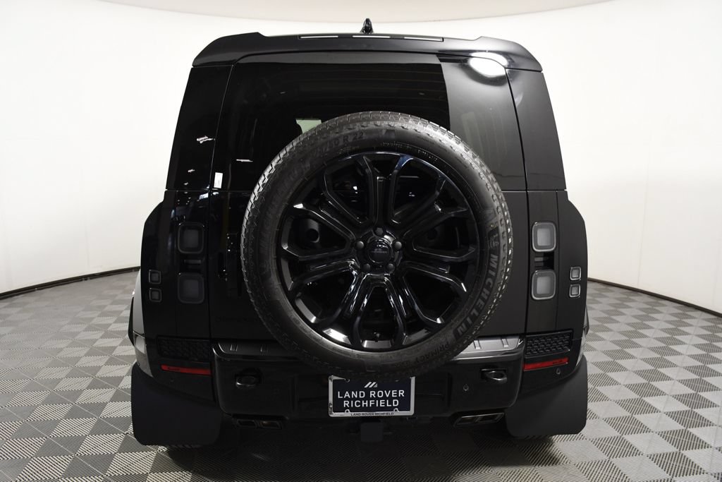 Used 2026 Land Rover Defender 110 OCTA AWD/4WD image 5