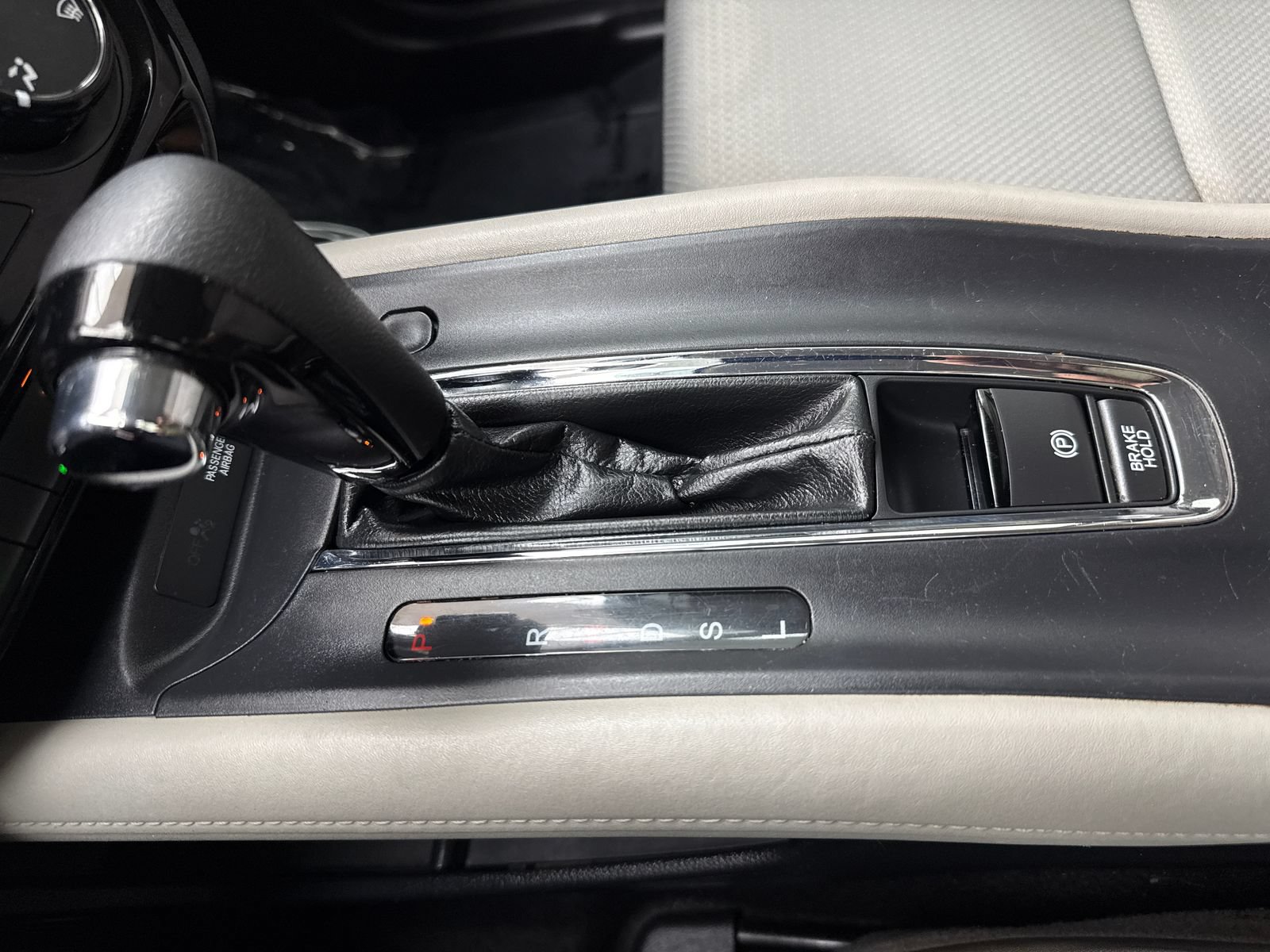 Used 2020 Honda HR-V LX image 28