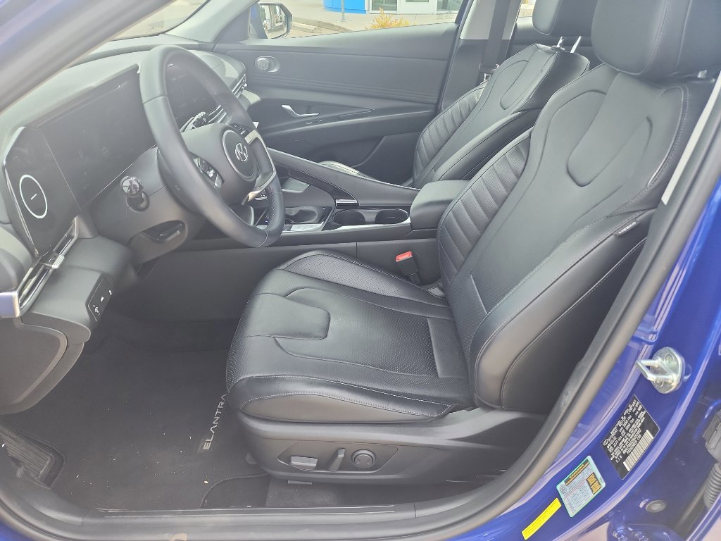 Used 2022 Hyundai Elantra Limited image 11