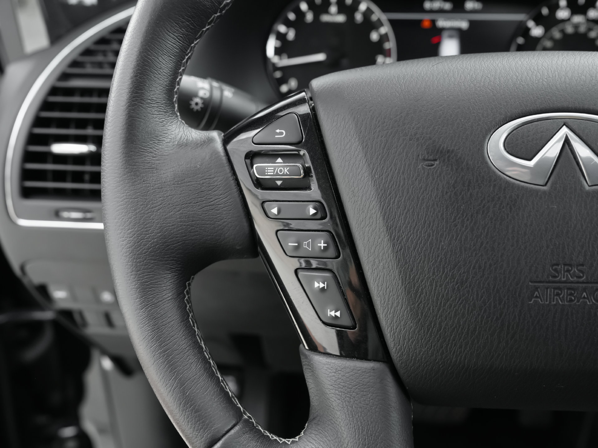 Used 2023 INFINITI QX80 Luxe w/ Cargo Package RWD image 19