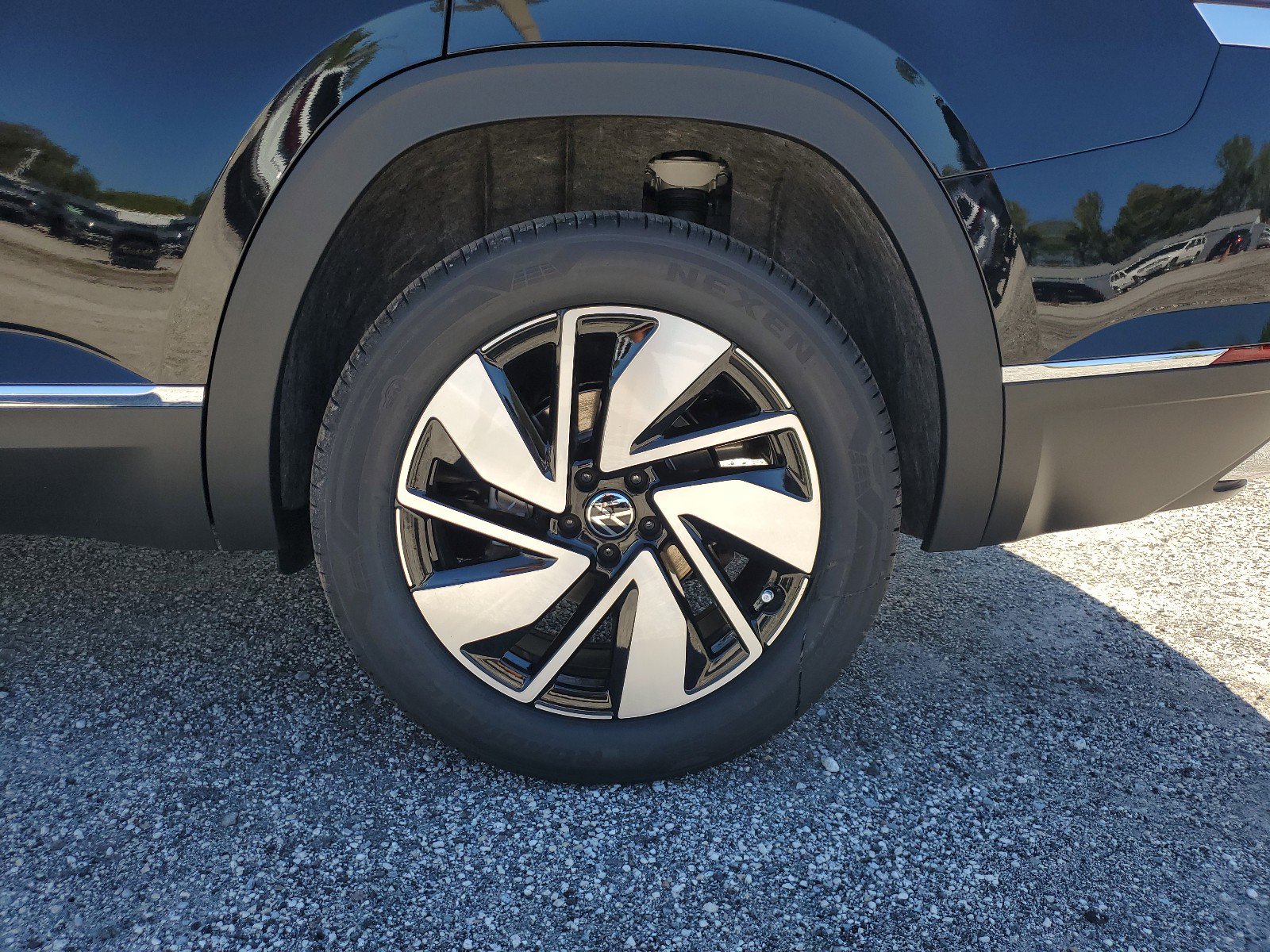 New 2025 Volkswagen Atlas SEL image 9