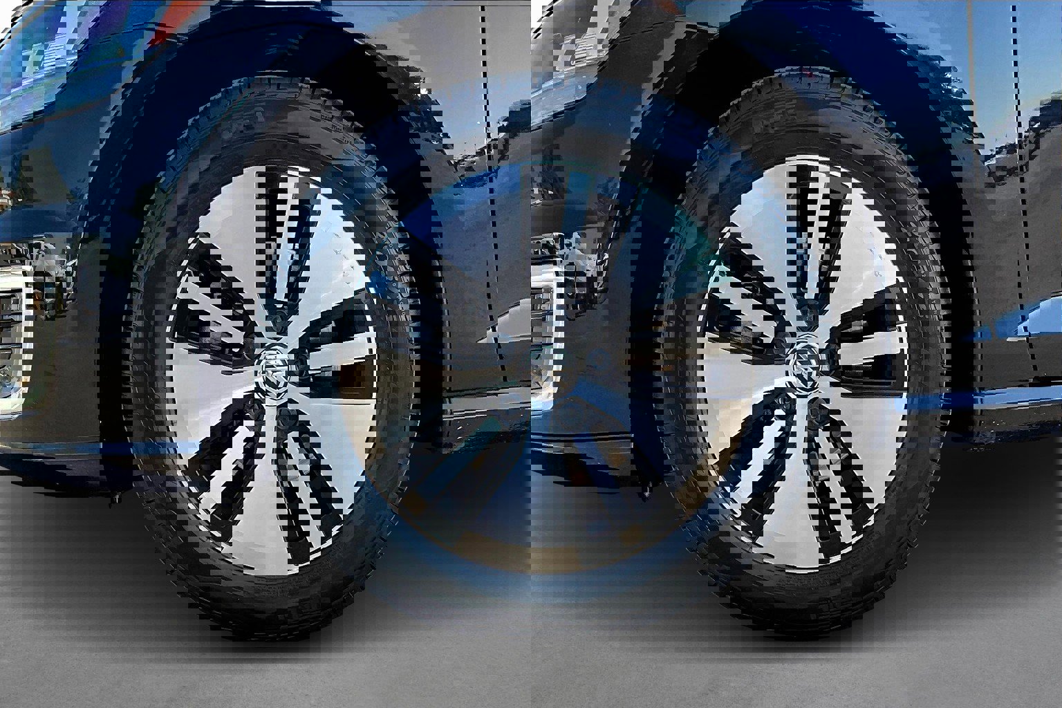 Used 2013 Volkswagen GTI w/Sunroof & Navi image 8