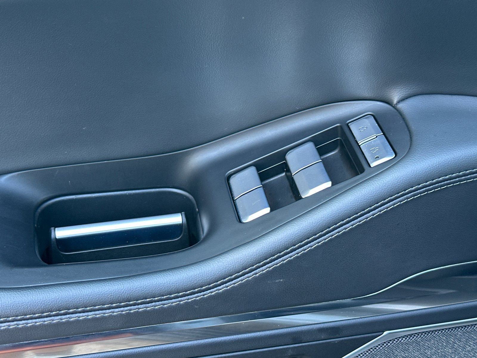 Used 2025 Lincoln Navigator Reserve w/ Jet Appearance Package image 13