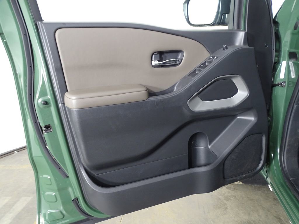 Used 2023 Nissan Frontier SV w/ Technology Package image 16