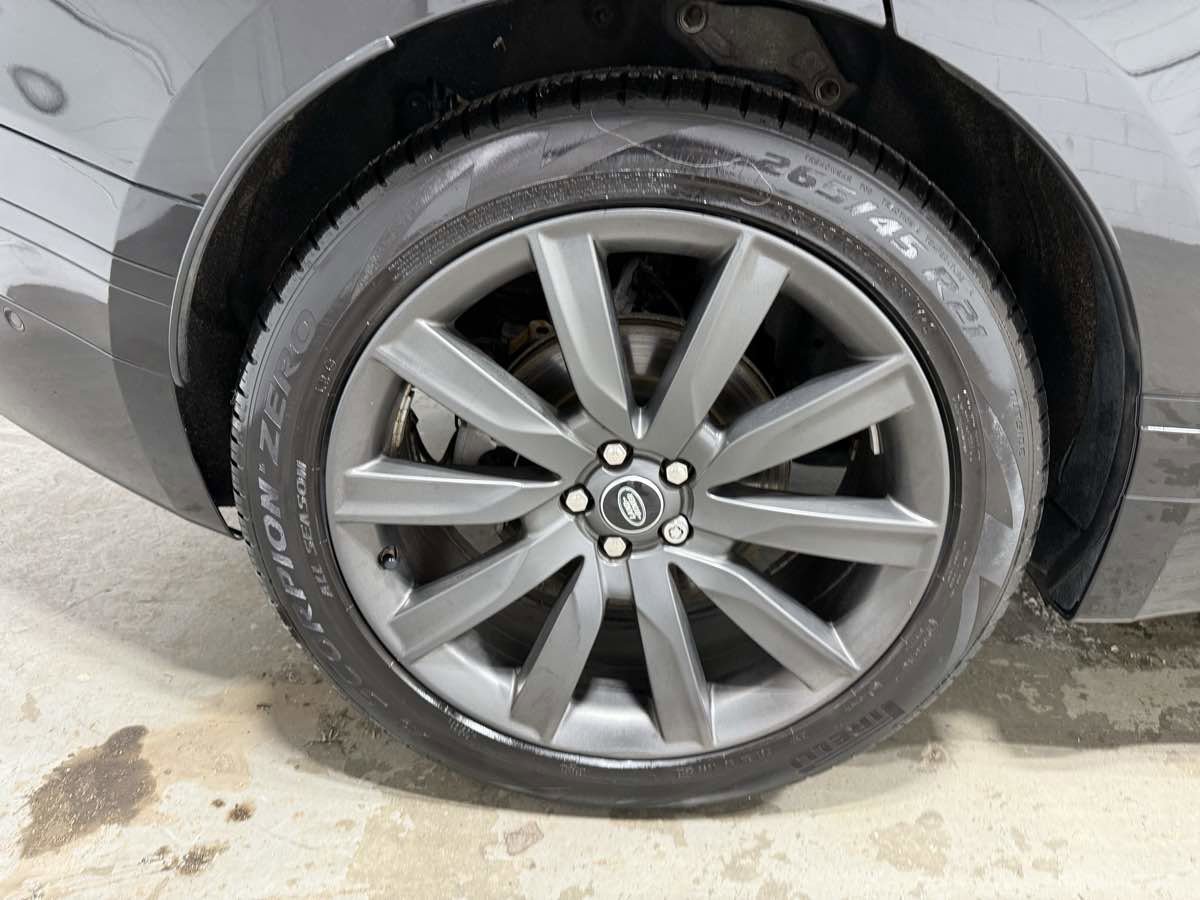 Used 2019 Land Rover Range Rover Velar R-Dynamic HSE image 6