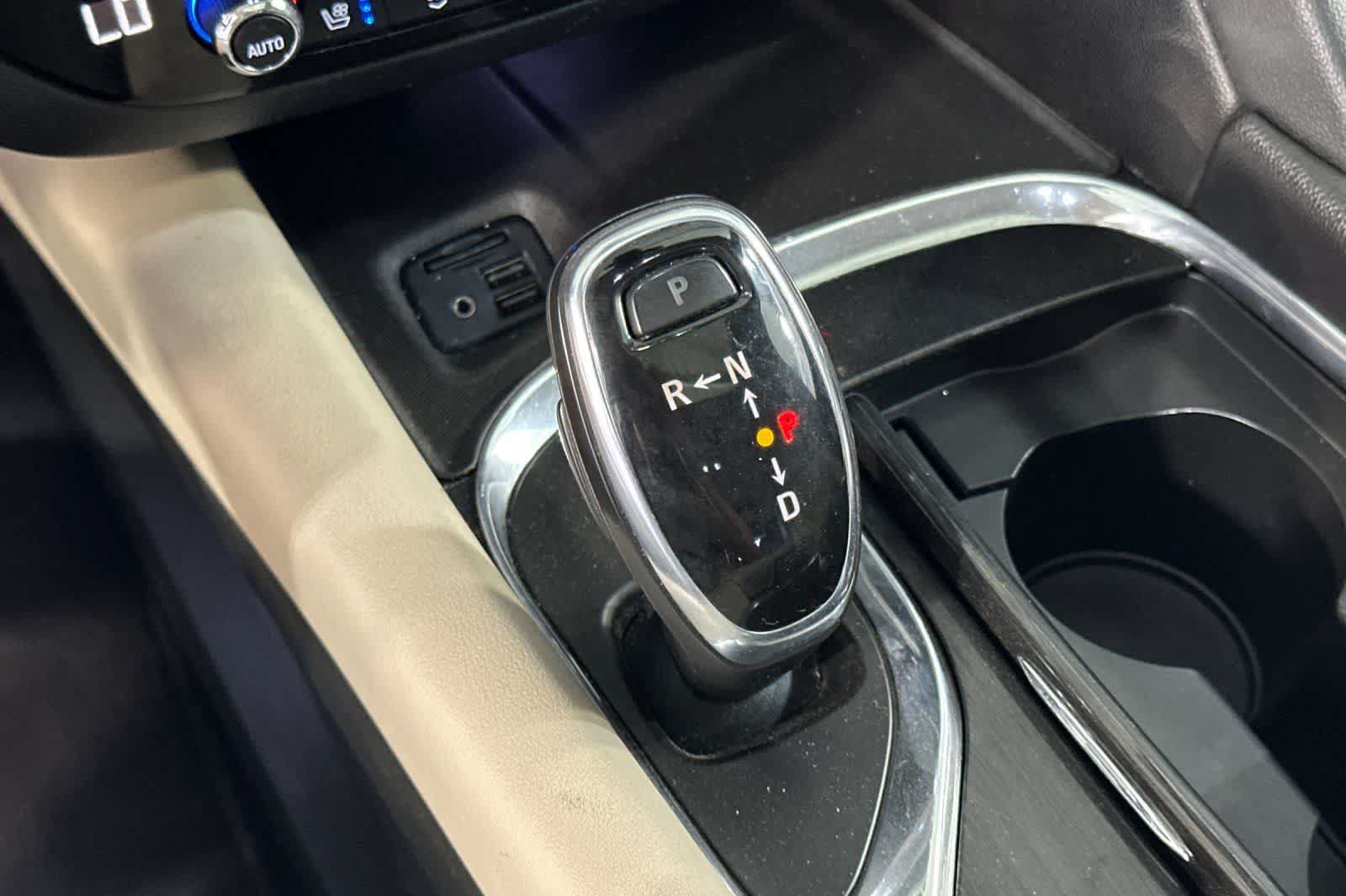 Used 2020 Buick Enclave Premium w/ Sun and Sites Package FWD image 25