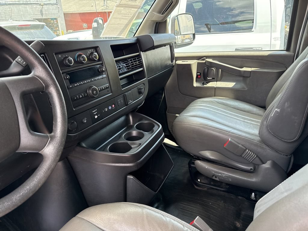 Used 2021 Chevrolet Express 3500 w/ Driver Convenience Package RWD image 10