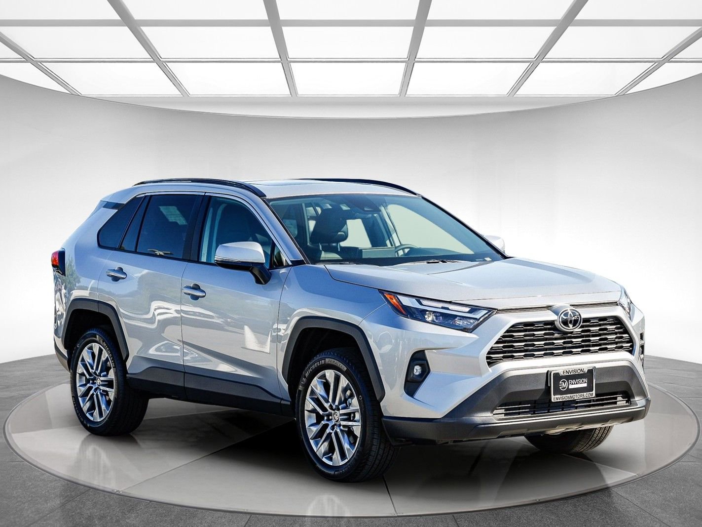 Used 2025 Toyota RAV4 XLE Premium FWD image 5
