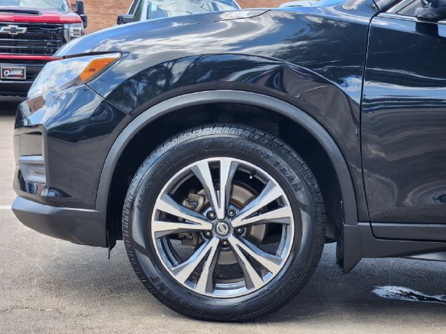 Used 2019 Nissan Rogue SV w/ Premium Package FWD image 8