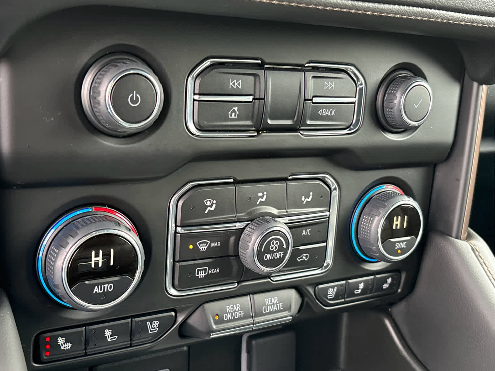 Certified 2023 Chevrolet Suburban High Country image 18