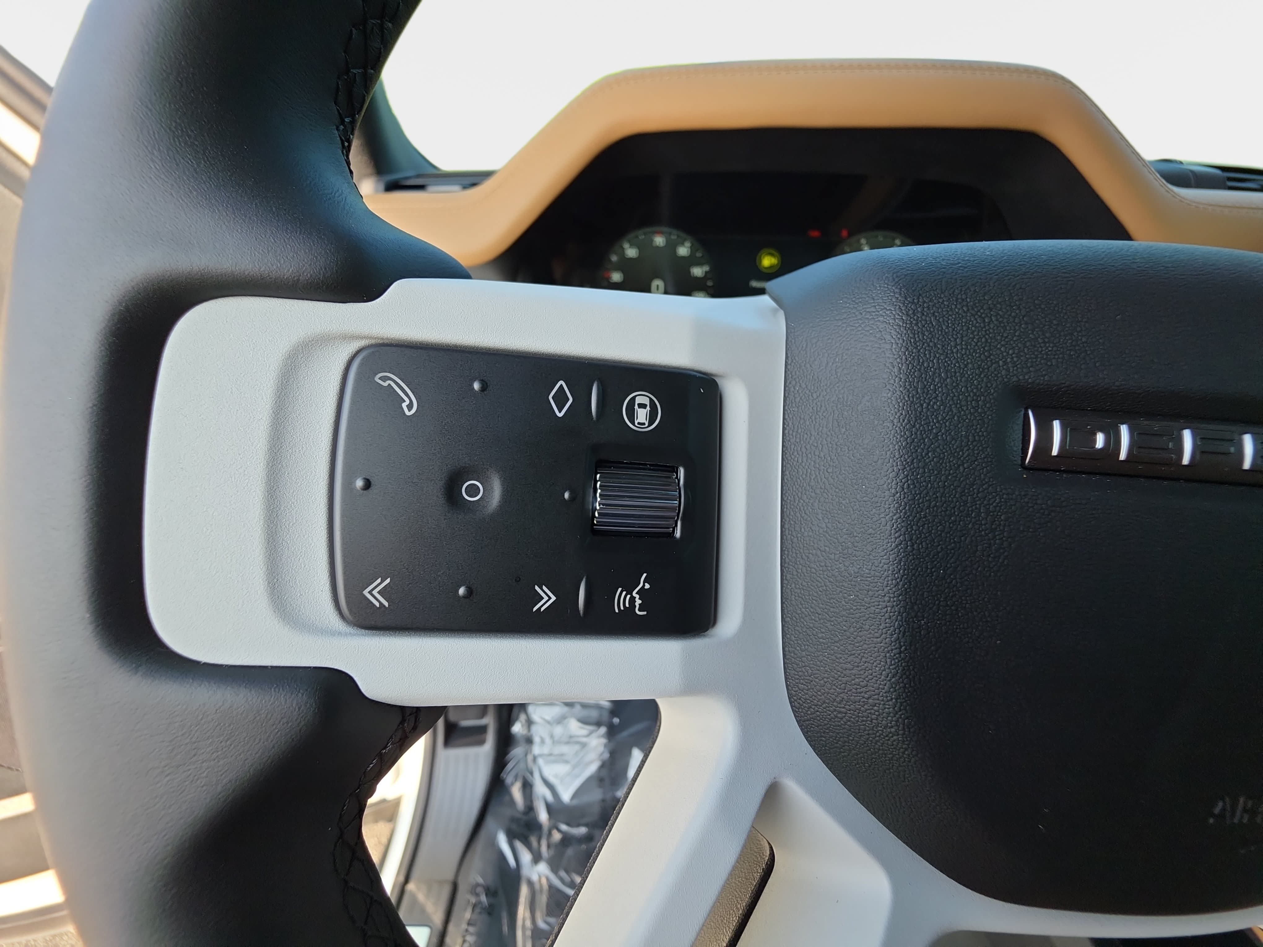 New 2026 Land Rover Defender 110 X-Dynamic SE AWD/4WD image 16