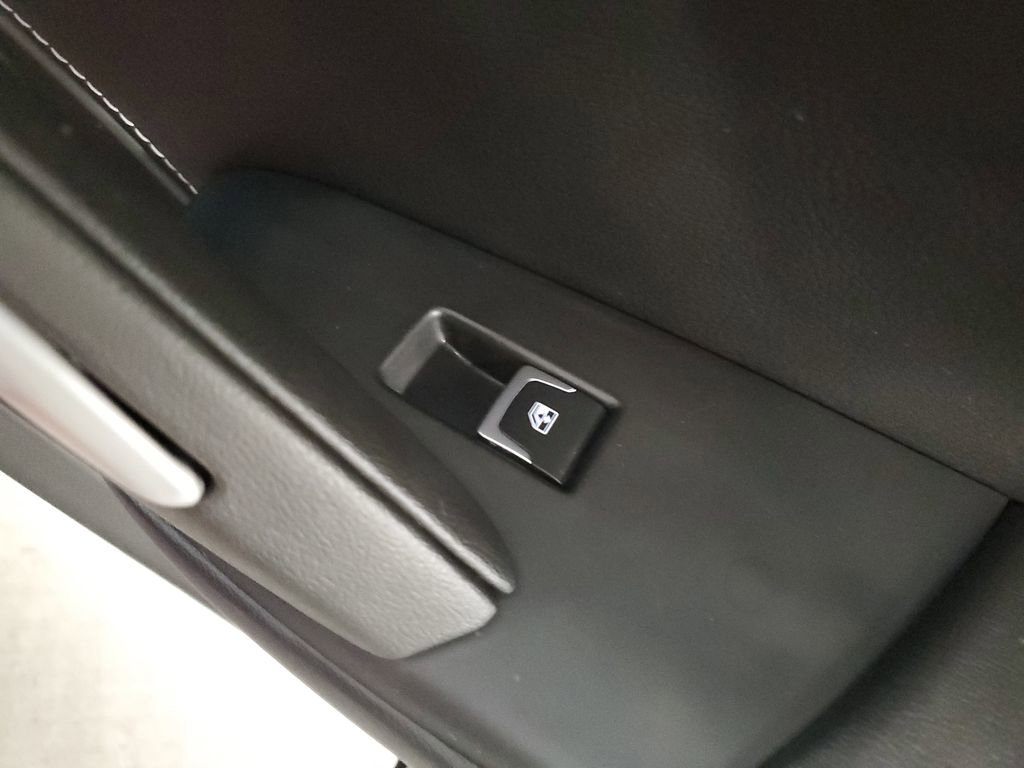 Used 2018 Chevrolet Corvette Stingray Coupe w/ 1LT image 15