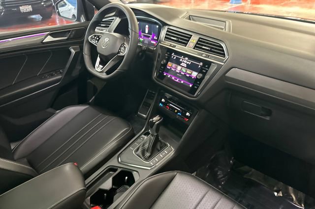 Certified 2022 Volkswagen Tiguan SE R-Line FWD image 21