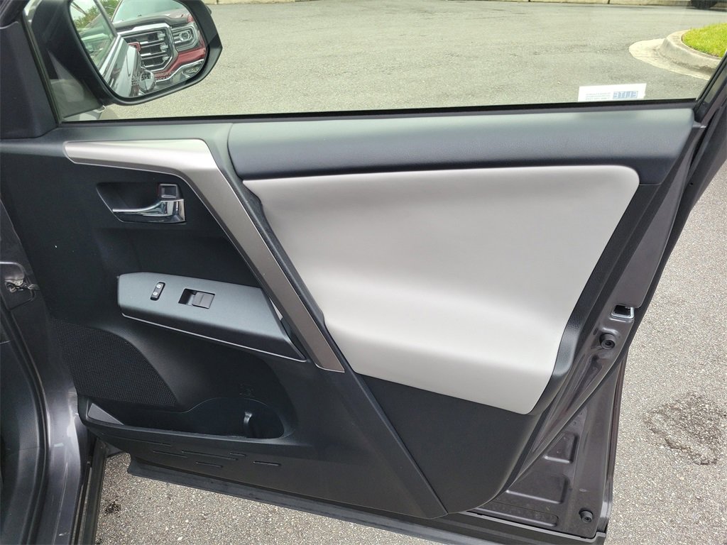 Used 2018 Toyota RAV4 XLE image 48