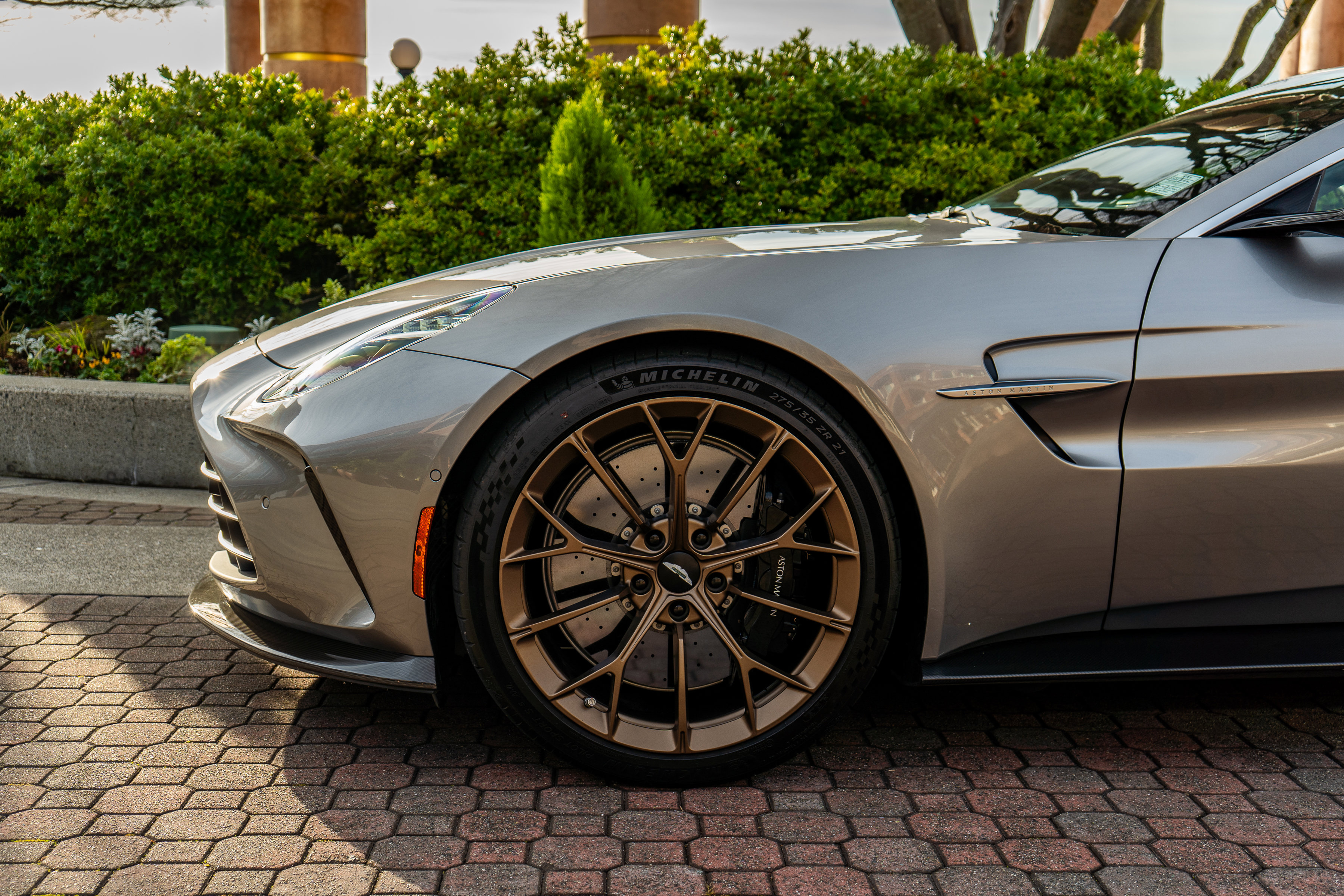 Used 2025 Aston Martin V8 Vantage Coupe image 4