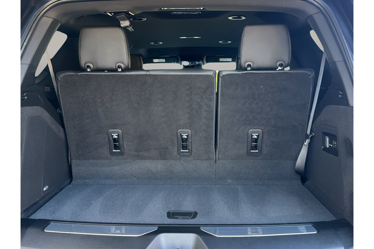 Used 2023 Cadillac Escalade Luxury RWD image 17