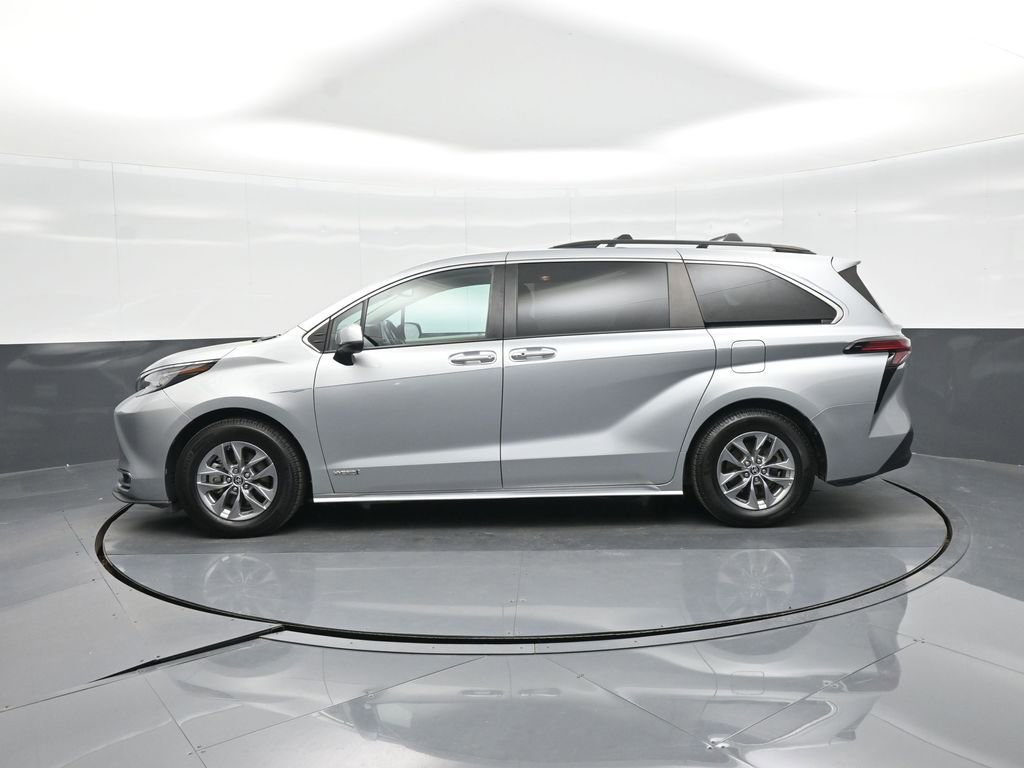Used 2021 Toyota Sienna XLE image 19