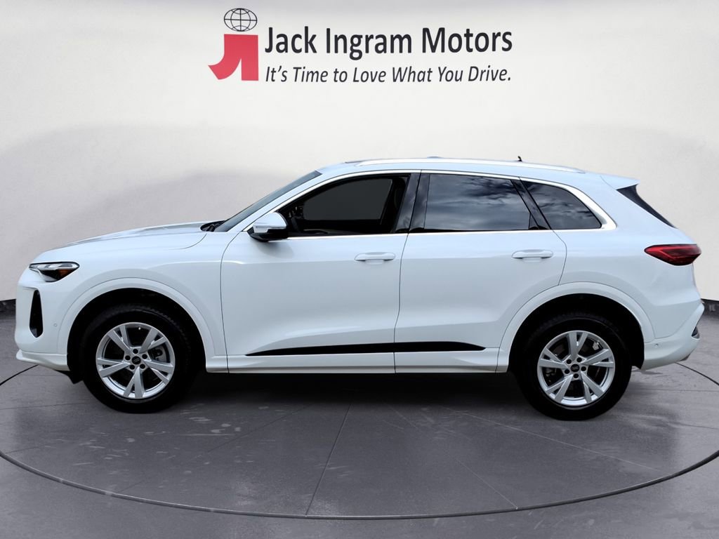 Used 2025 Audi Q5 Premium w/ Convenience Package image 2