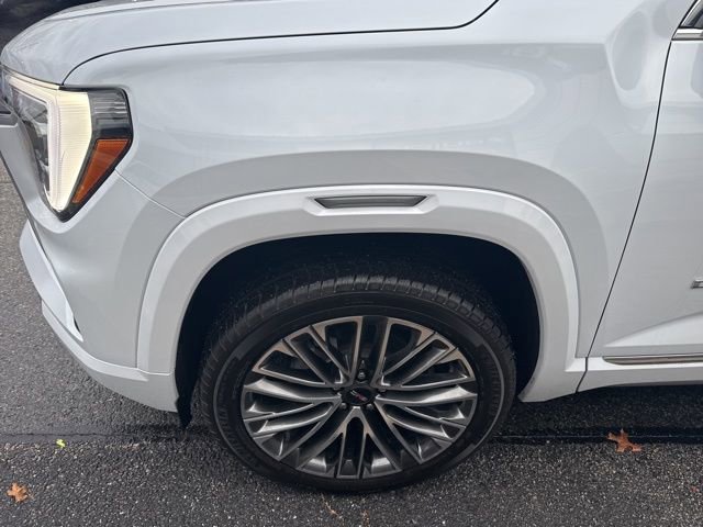New 2026 GMC Terrain Denali w/ LPO, Floor Liner Package image 4