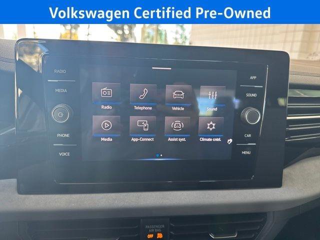 Used 2025 Volkswagen Jetta SE w/ Sunroof Package image 23