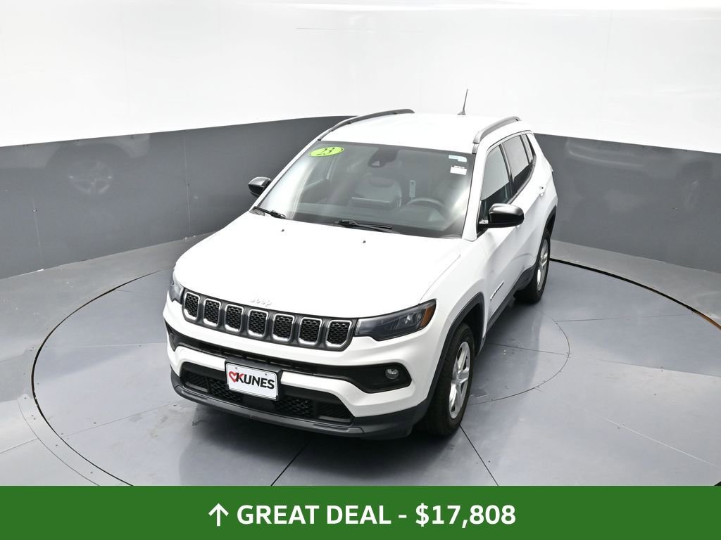 Used 2023 Jeep Compass Latitude image 46