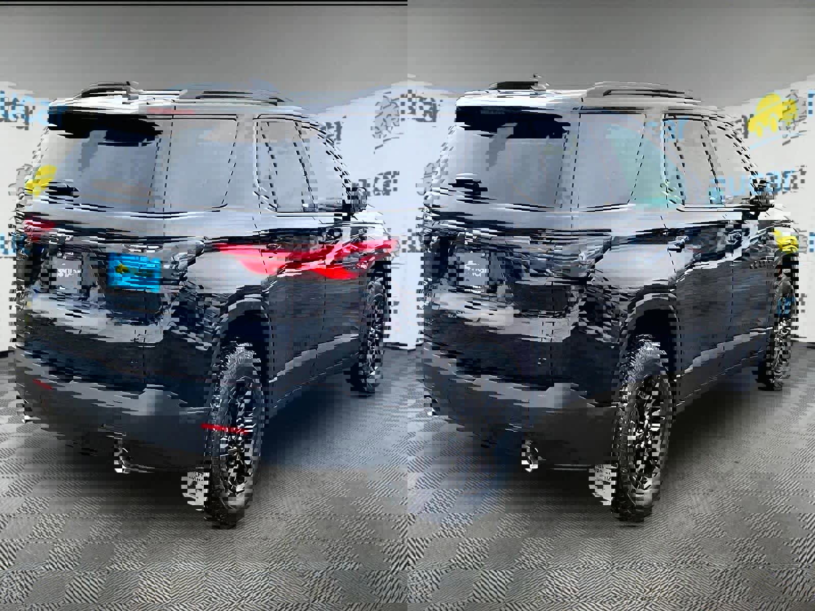 Used 2023 Chevrolet Traverse LT w/ Midnight/Sport Edition image 6