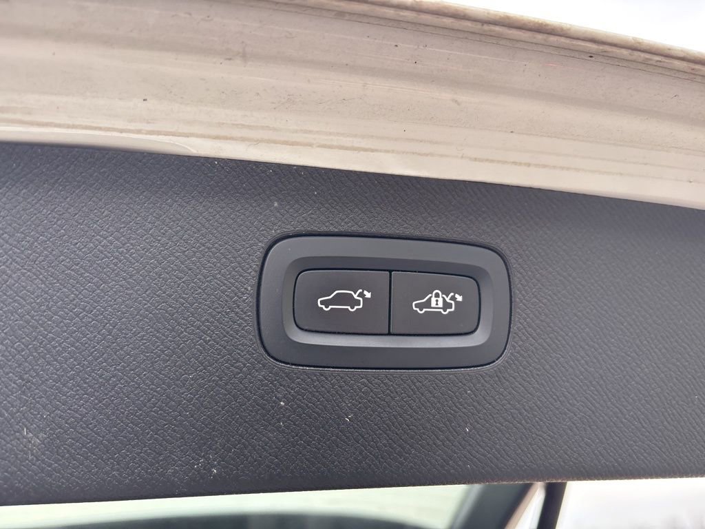 Used 2023 Volvo XC90 T8 Ultimate image 10