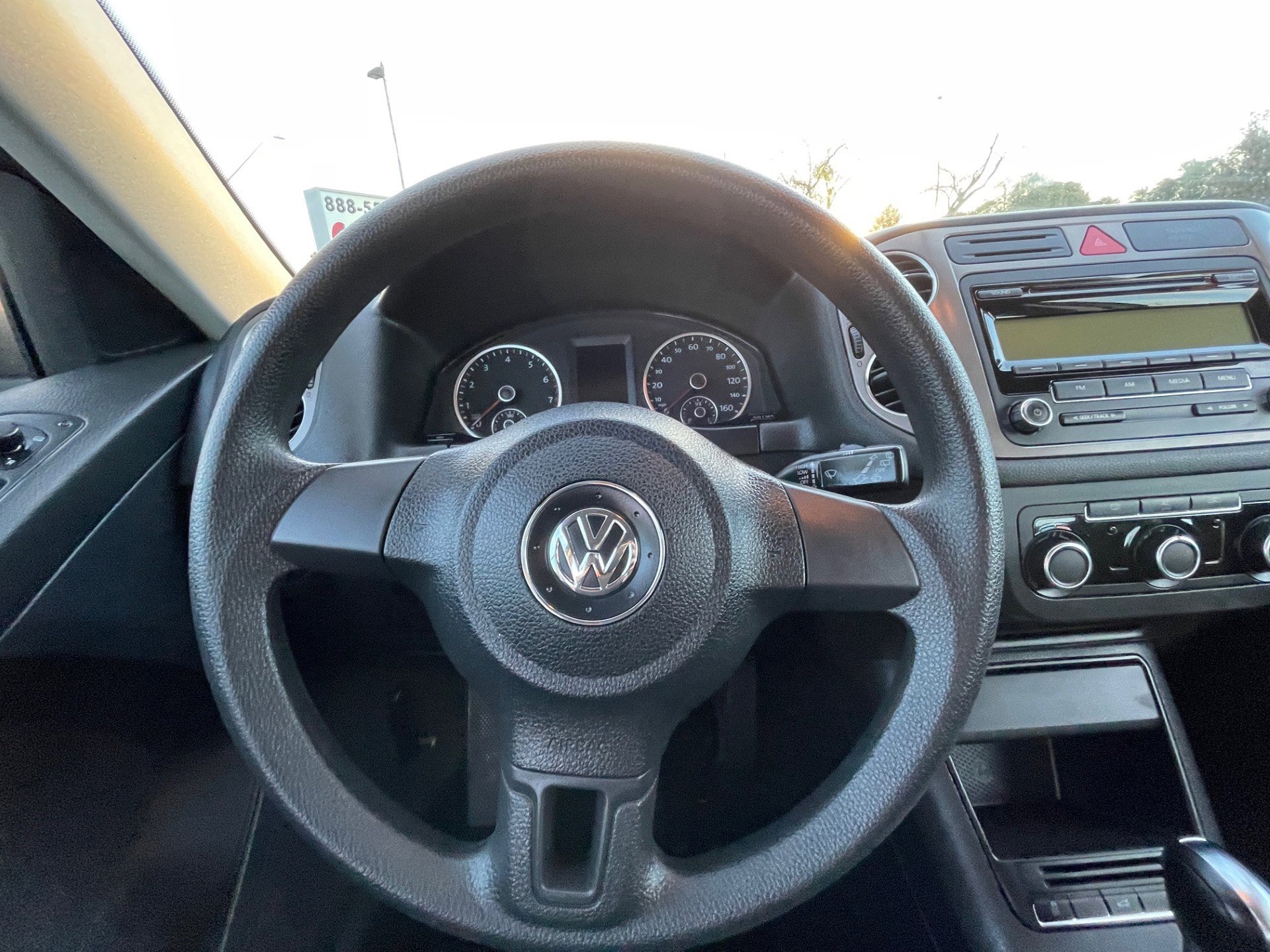 Used 2011 Volkswagen Tiguan SE image 13