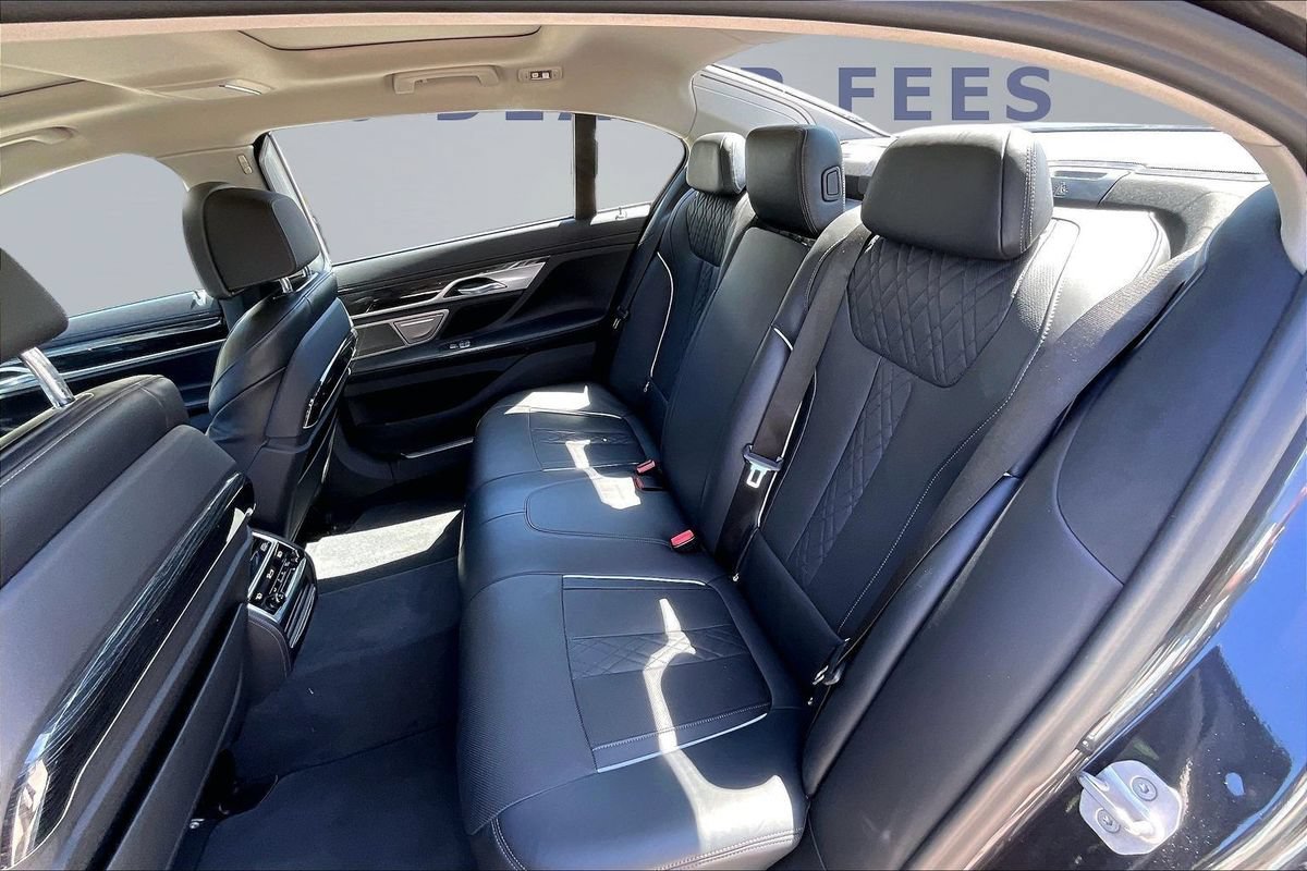 Used 2022 BMW 750i xDrive w/ Executive Package AWD/4WD image 22