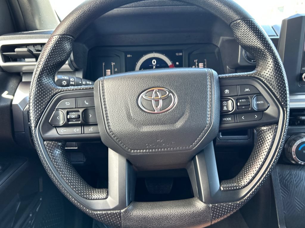 Used 2025 Toyota Tacoma SR5 AWD/4WD image 17