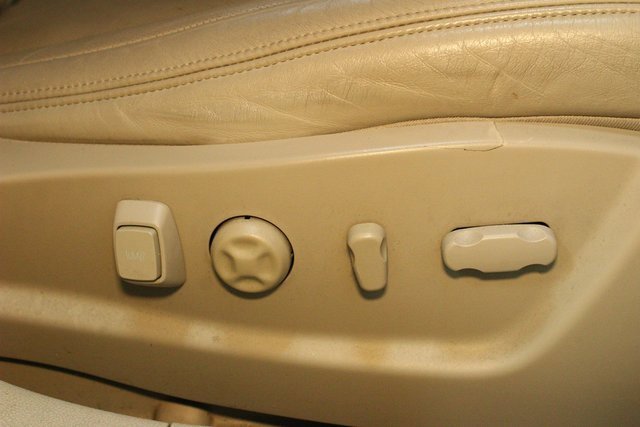 Used 2010 Cadillac DTS Premium image 12