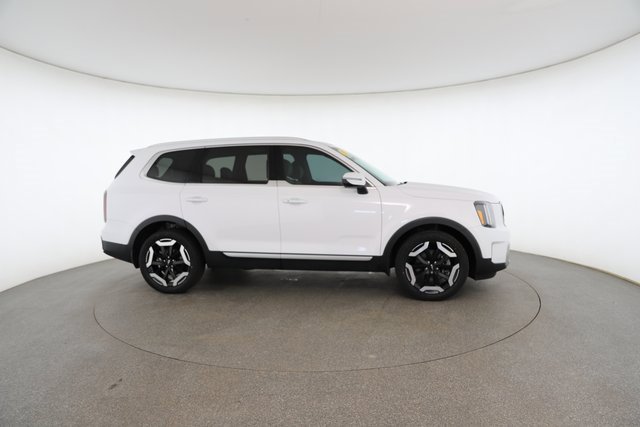 Used 2023 Kia Telluride EX w/ EX Captain's Chair Package image 23