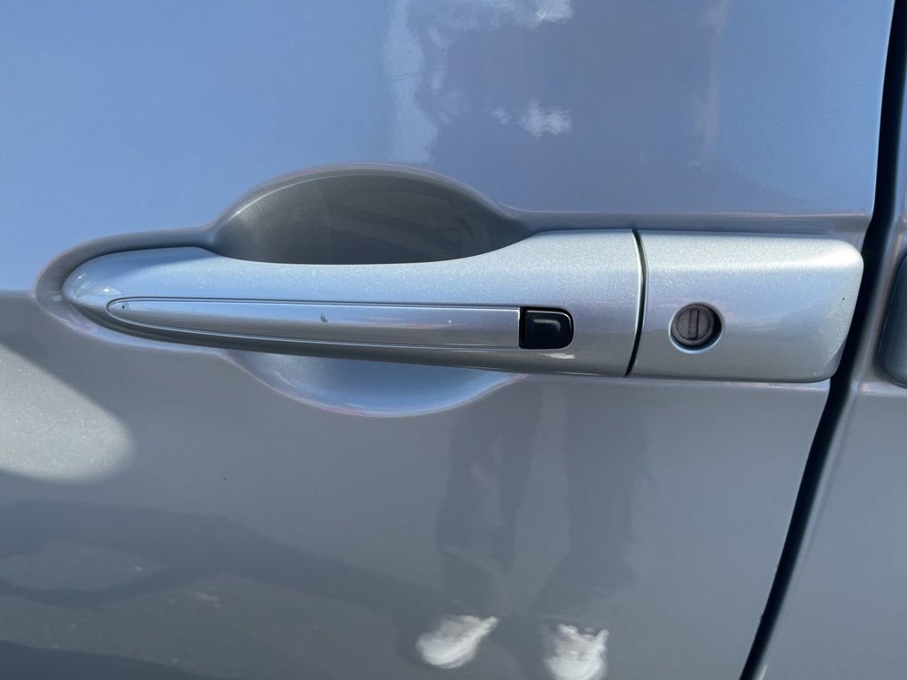 Used 2024 Chrysler Pacifica Touring-L FWD image 15