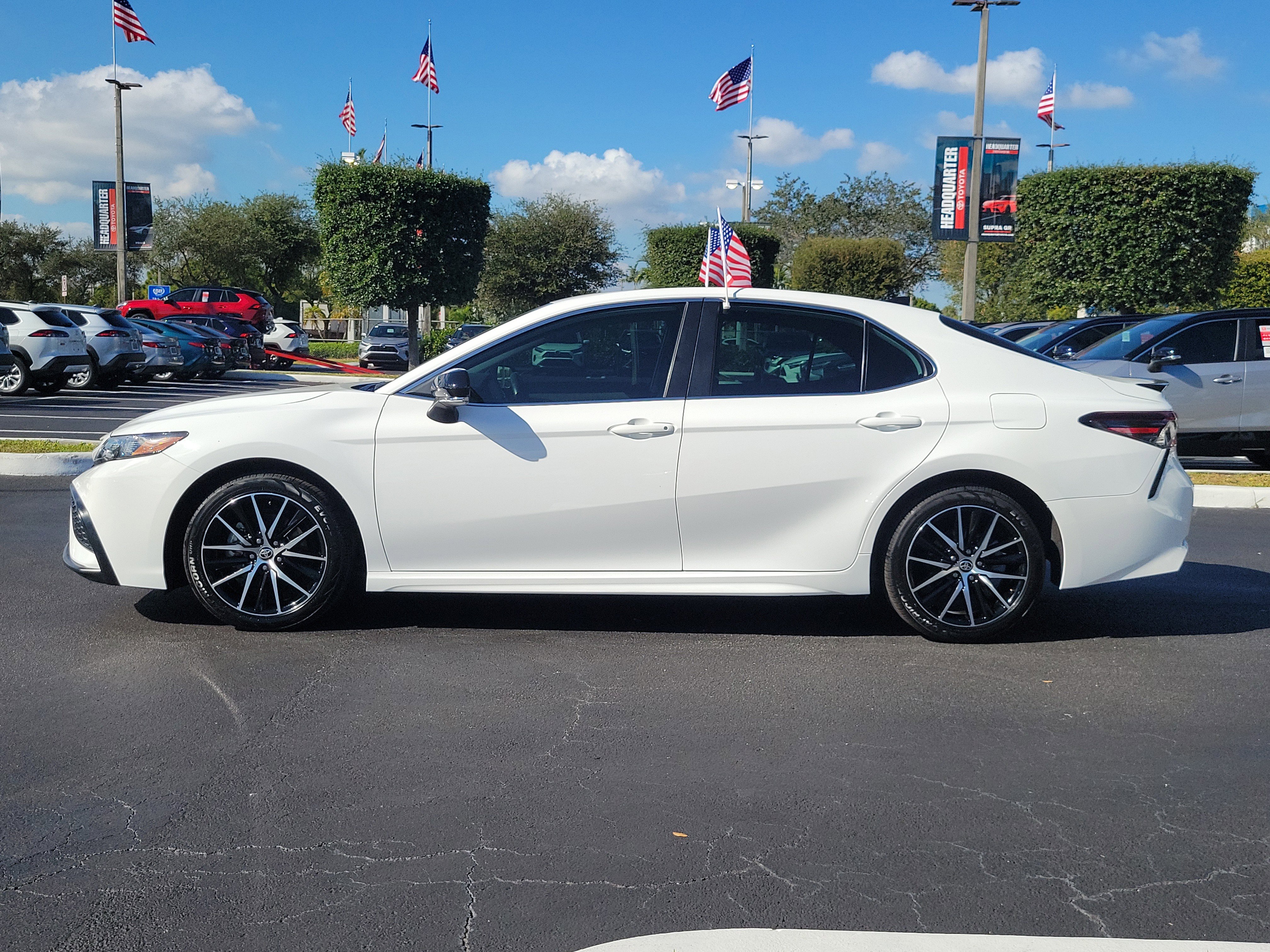 Used 2024 Toyota Camry SE image 8