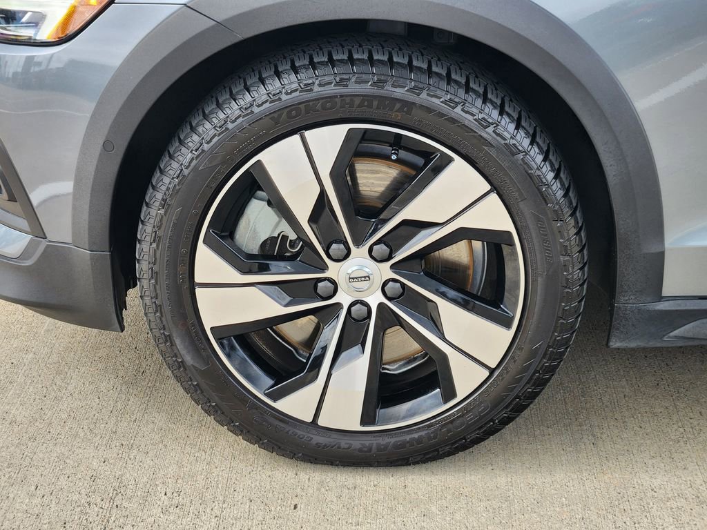 Used 2020 Volvo V60 T5 Cross Country AWD/4WD image 10