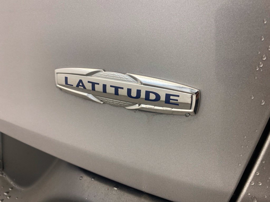 Used 2018 Jeep Cherokee Latitude Plus w/ Trailer Tow Group AWD/4WD image 11