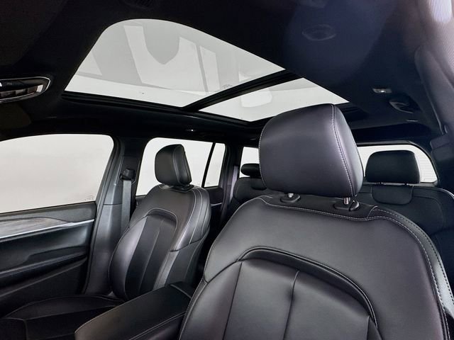 Used 2024 Jeep Grand Cherokee Limited w/ Black Appearance Package image 27