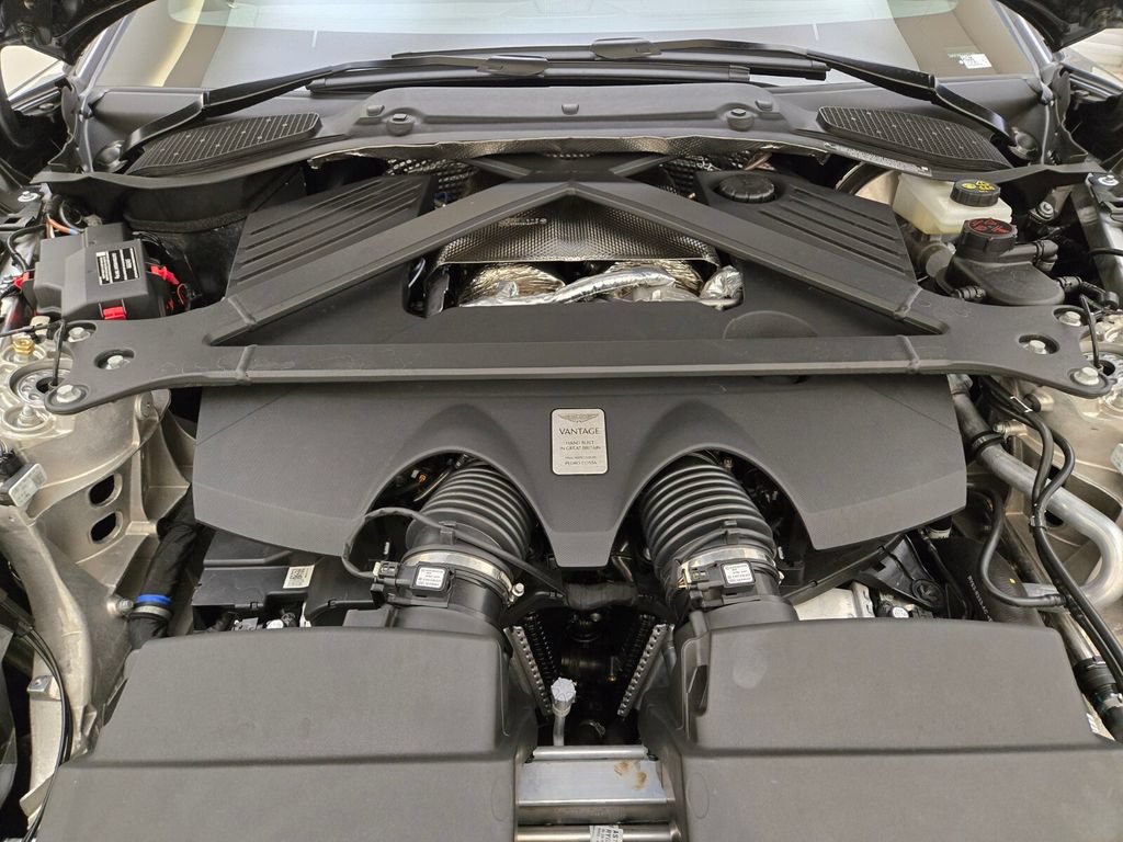 New 2025 Aston Martin V8 Vantage Coupe RWD image 26
