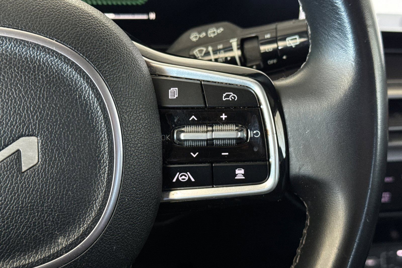 Used 2024 Kia Sorento S image 30