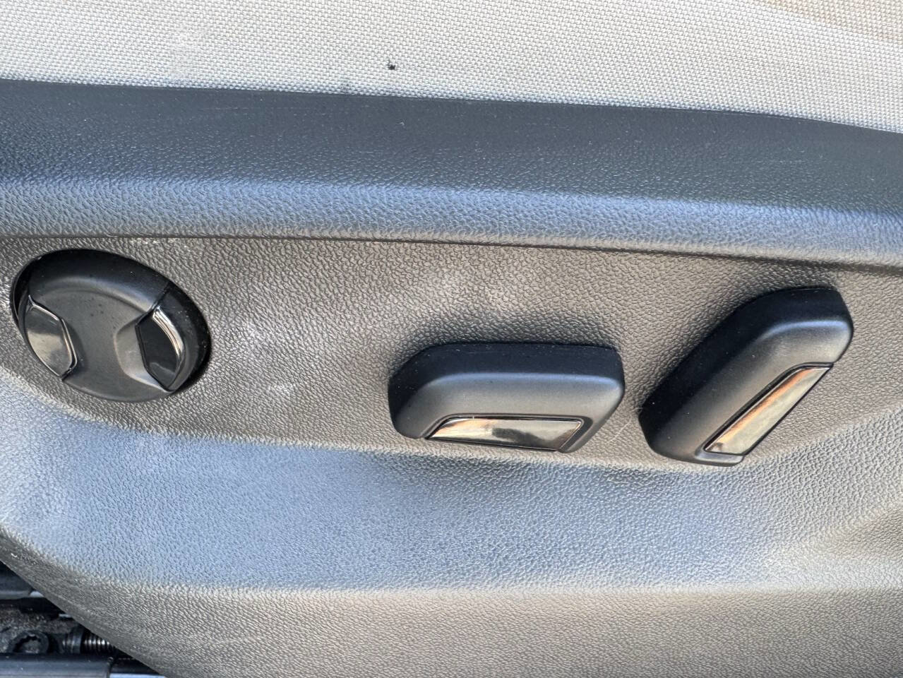 Used 2021 Volkswagen Tiguan SE image 19