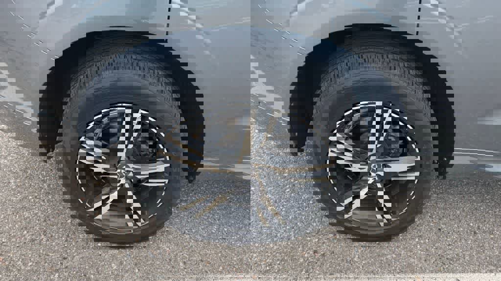 Used 2019 Volvo XC60 T6 R-Design w/ Protection Package Premier image 12