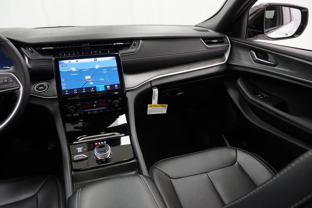 Certified 2025 Jeep Grand Cherokee Limited AWD/4WD image 29