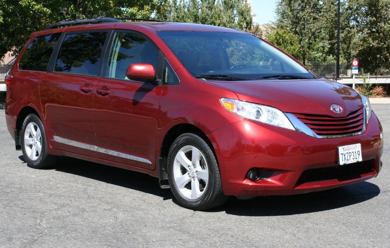 Used 2017 Toyota Sienna LE w/ Protection Package
